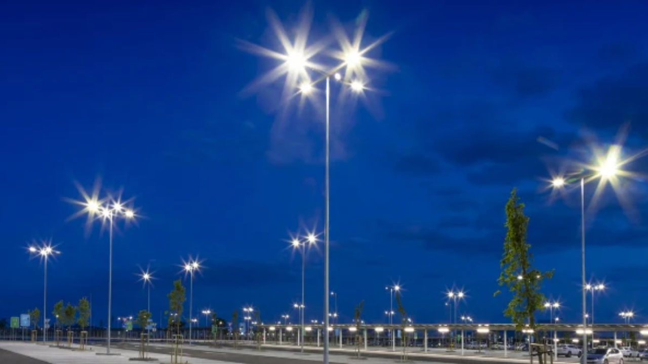 How Do Full-Cutoff Wall Pack Lights Enhance Safety In Parking Lots And Walkways?